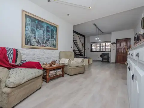 Casa 5 ambientes con 3 baños