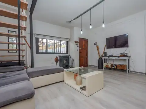 VENTA CASA 5 AMBIENTES HURLINGHAM PERMUTA