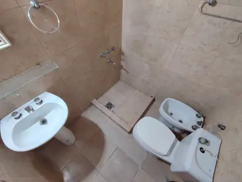 Departamento 3 ambientes. Segundo piso por escalera.