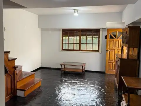 Depto Tipo Casa en Venta con 1 cocheras