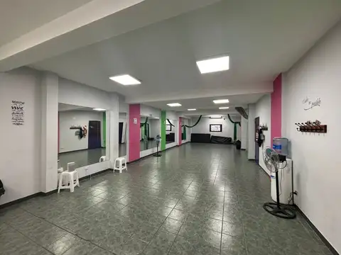 VENTA LOCAL COMERCIAL AL FRENTE BALVANERA.