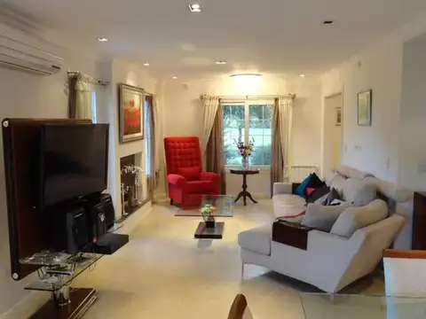 Casa en Venta en Countries y Barrios Cerrados en La Plata, USD 1