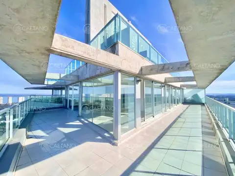 Penthouse de tres dormitorios en venta, Punta del Este.