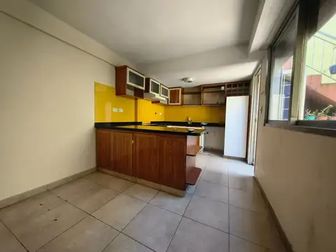 Depto Tipo Casa en Alquiler con 1 cocheras