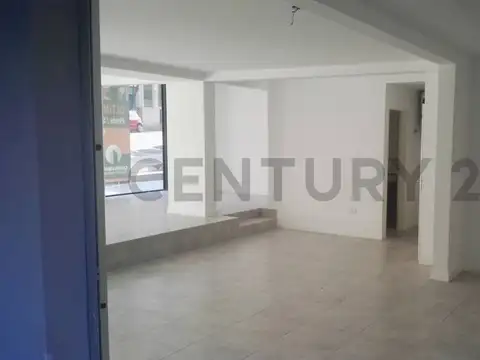 Venta Local Barracas Amplia Vitrina Rentando