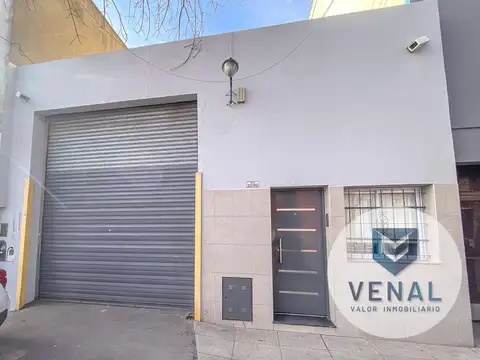 Venta Galpón Bodega con Depósito y oficinas, portón y persiana eléctricos, entrada camión, 2 plantas