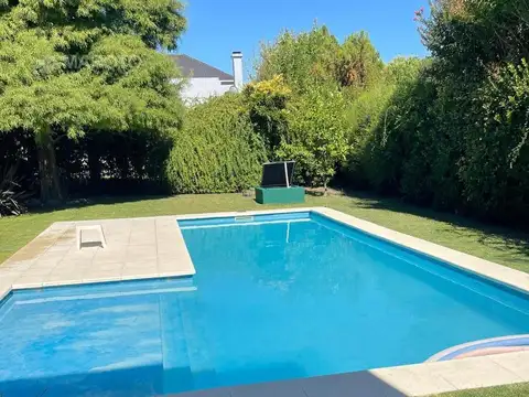 Casa 5 ambientes con 3 baños