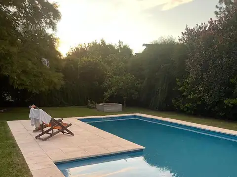 Casa en Venta con 4 cocheras