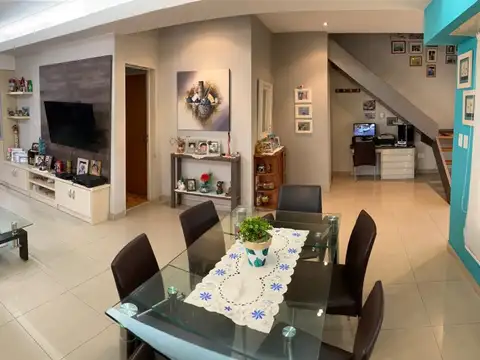 Casa 4 ambientes con 4 baños