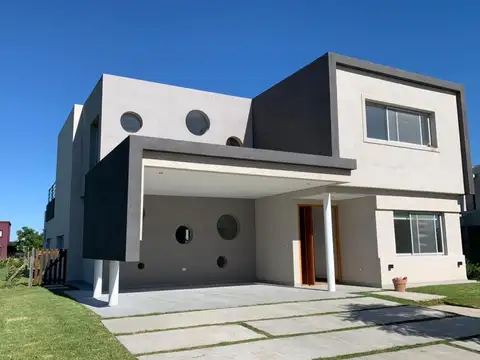 Divina! Casa En Barrio Vistas