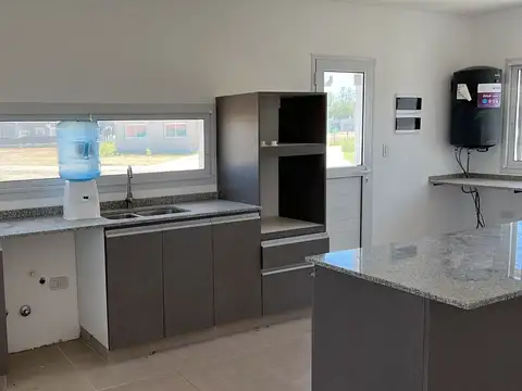 Casa 4 ambientes con 3 baños