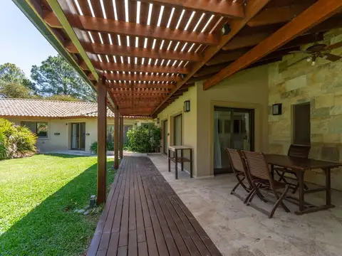 Casa en Venta en Moreno, USD 420.000