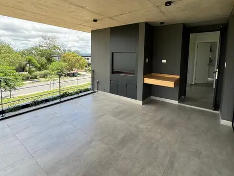 Casa en Alquiler con 1 cochera