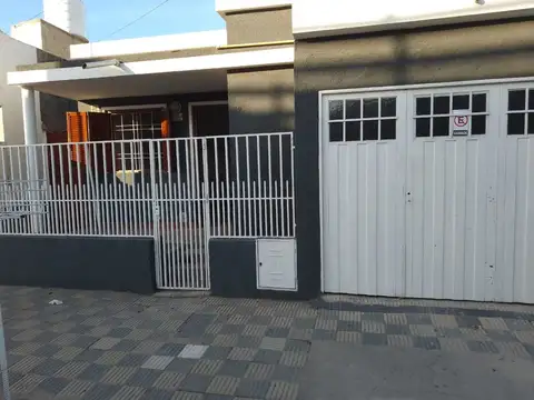 CASA DE 3 DORMITORIOS BARRIO COLON