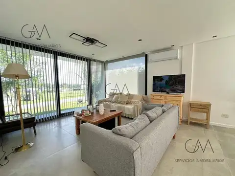 Casa 4 ambientes con 3 baños