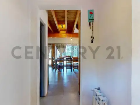 Casa 6 ambientes con 2 baños