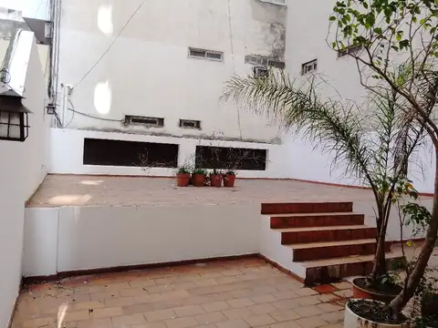 Armenia 2400, Piso 1