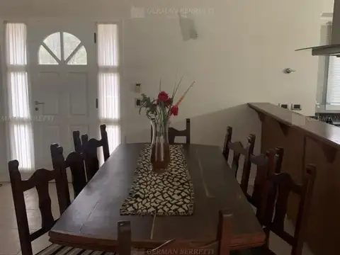 Casa 4 ambientes con 4 baños