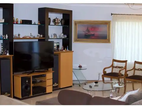 Casa 7 ambientes con 5 baños