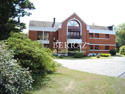 Casa venta 5 ambientes vista al golf en Village Golf