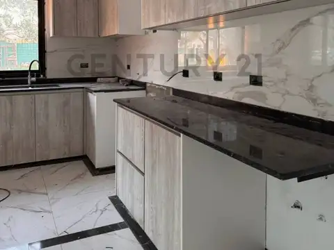 Casa 6 ambientes con 3 baños