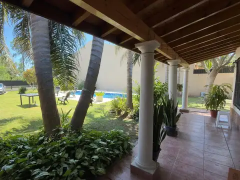 Casa en Venta con 2 cocheras