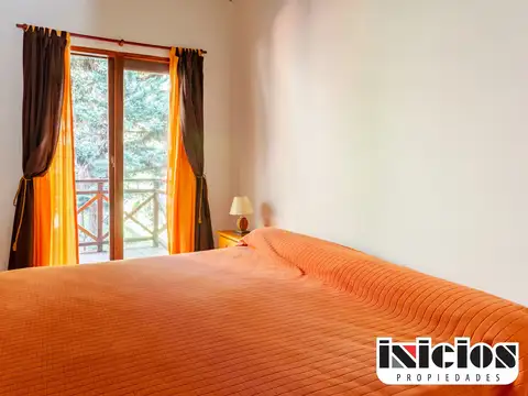 Triplex: Av Interbalnearia N° 49 E/ Av 1 y Los Jazmines - Costa del Este - C967