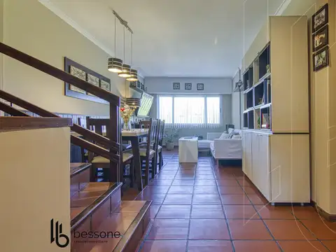 Depto Tipo Casa en Venta de 4 ambientes