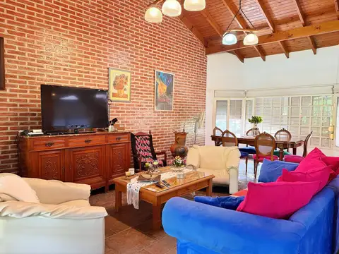 Casa en Venta con 2 cocheras