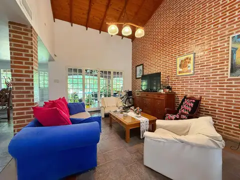 Casa en Venta en Villa Elisa, USD 269.000