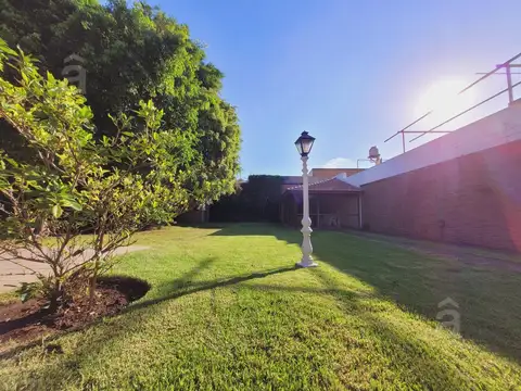 Casa en Venta con 5 cocheras