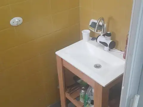 Local de 3 x 15, ZONA COMERCIAL, (a mts de Cuenca y Nogoya)