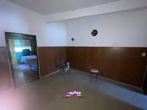 Venta casa 3 ambientes y galpón Morón