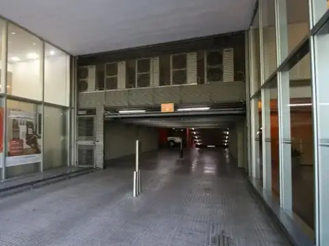 Venta cochera fija cubierta - seguridad 24 hrs.