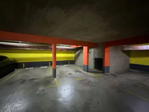 Venta cochera fija cubierta - seguridad 24 hrs.