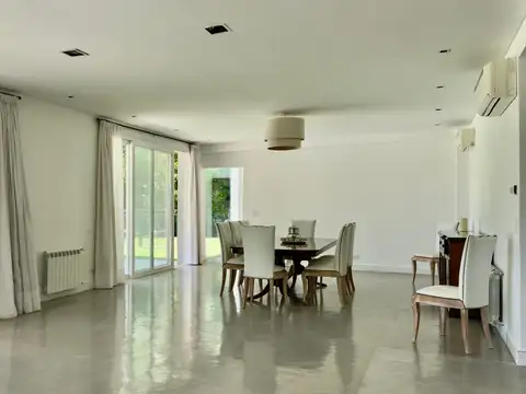 Casa en Alquiler en Pilar, USD 3.500