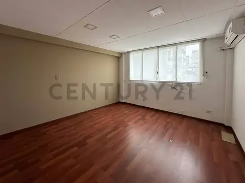 Oficina 5 ambientes con 2 baños