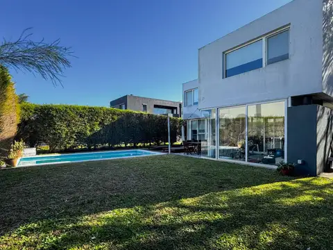 Nordelta Los Lagos VENTA Casa de 4 dormitorios en lote interno