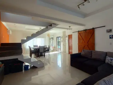 Casa en Venta en Francisco Alvarez, USD 179.000