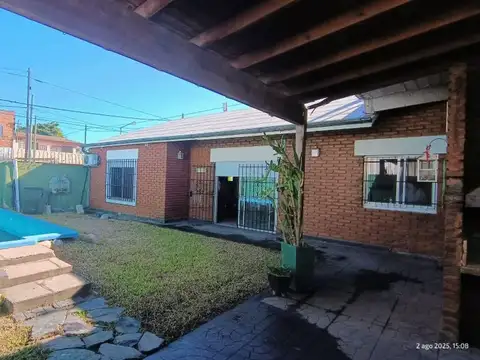 Venta casa V. Ballester 4amb jardín pileta-Credito