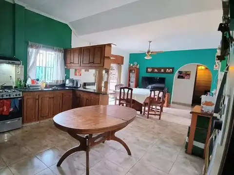 Venta casa V. Ballester 4amb jardín pileta-Credito