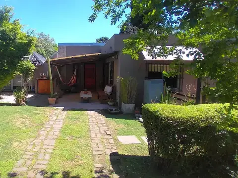 Casa en Venta con 2 cocheras