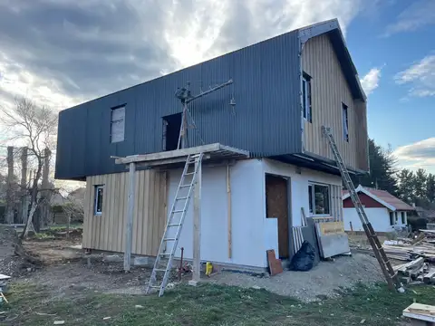 Casa 4 ambientes con 2 baños