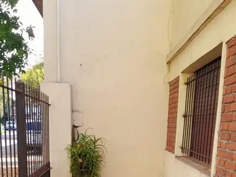 Munro - Zona Industrial I - Lote Propio - Casa  de 3 amb con Cochera y Galpón/taller!