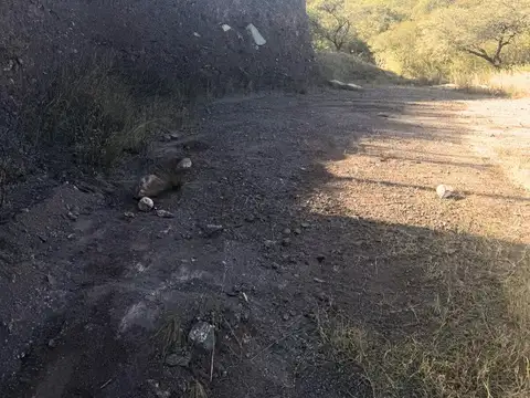 Terreno en venta en La Deseada con seguridad 24 hs y obra de retención