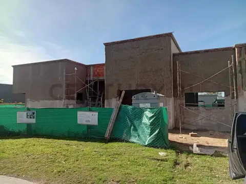 Casa a estrenar de 4 ambientes en venta – Lote interno – San Matías Área 3