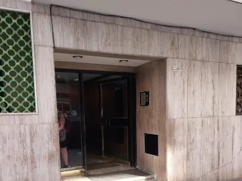 Bucarelli 2200 , Piso 1