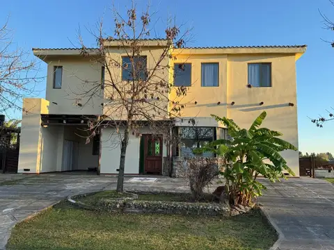 CASA ESTILO MEDITERRANEO, HERMOSAS VISTAS AL LAGO
