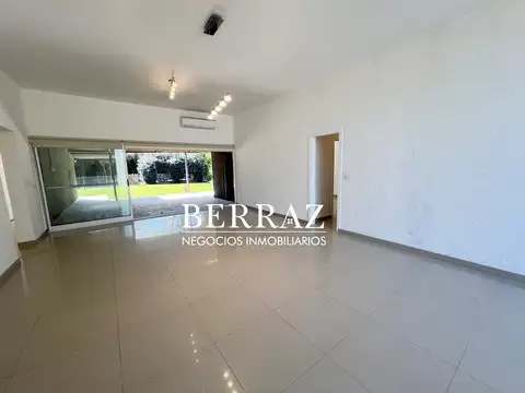 Casa en Venta en Haras Santa Maria - Los Robles, USD 230.000