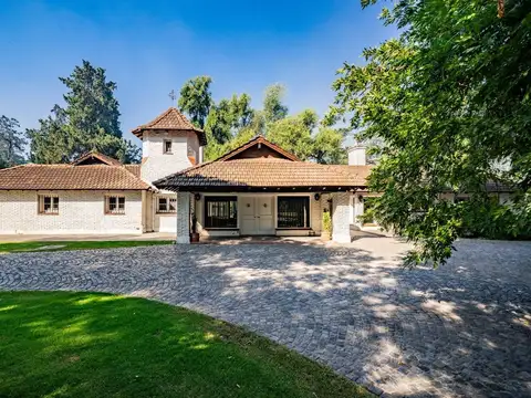 Quinta 6 ambientes en venta en Escobar con pileta